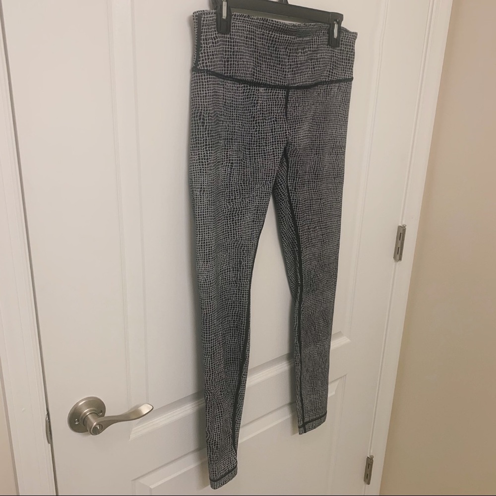 LULULEMON leggings black white reflective logo - Picture 6 of 14